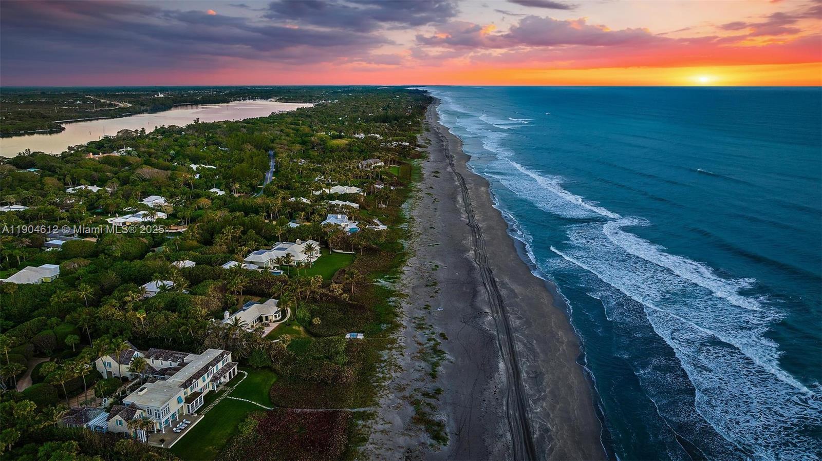 247 S Beach Rd Jupiter Island, FL 33455