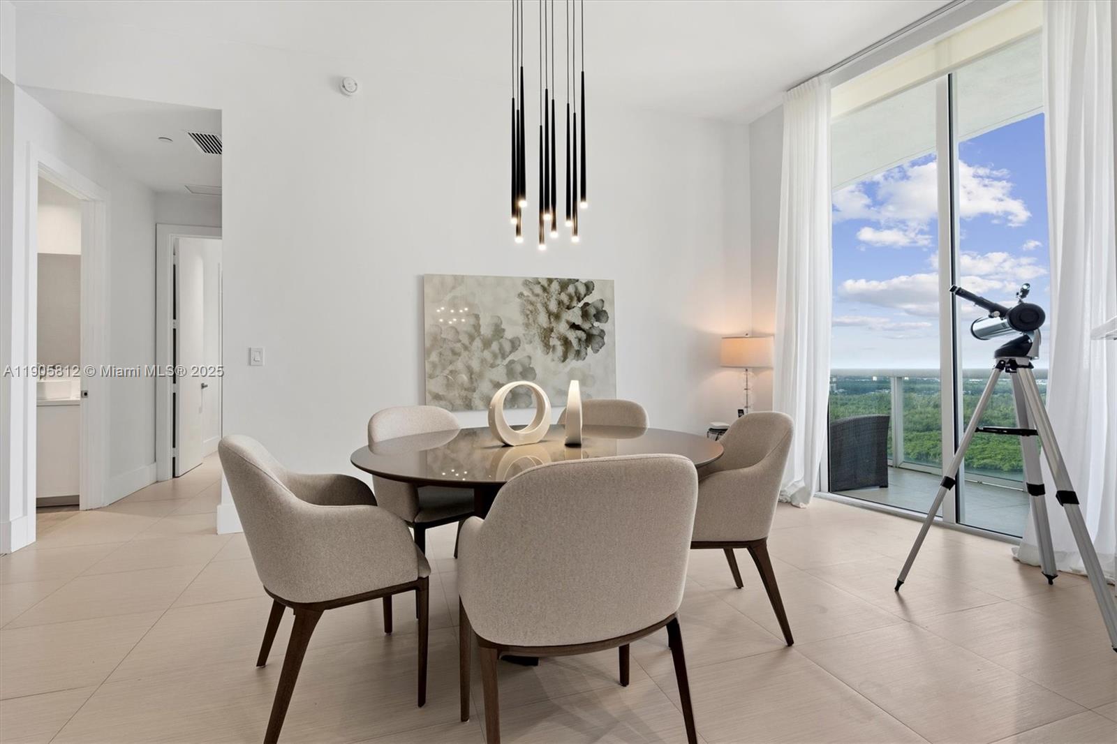 image Trump Royale25