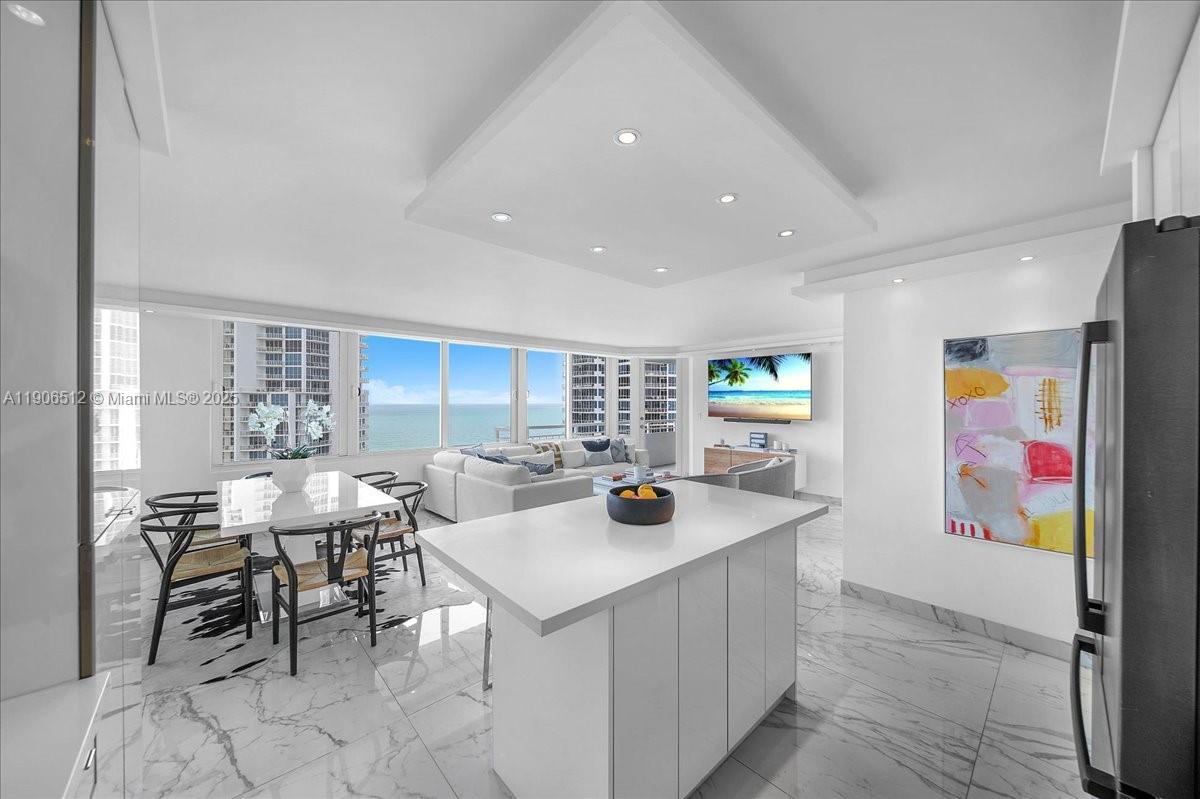 image South Pointe Towers11