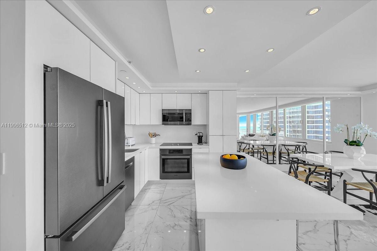 image South Pointe Towers12