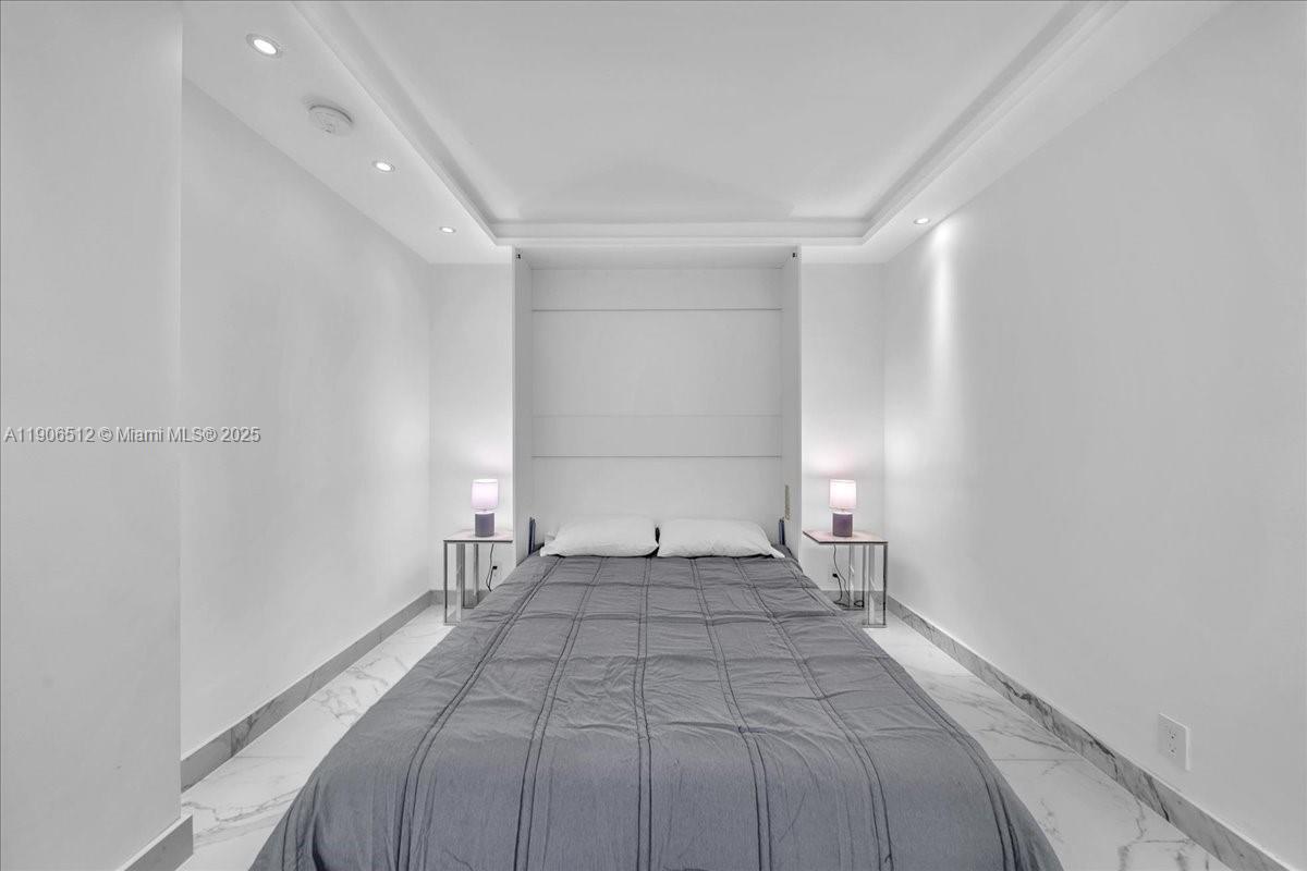 image South Pointe Towers23