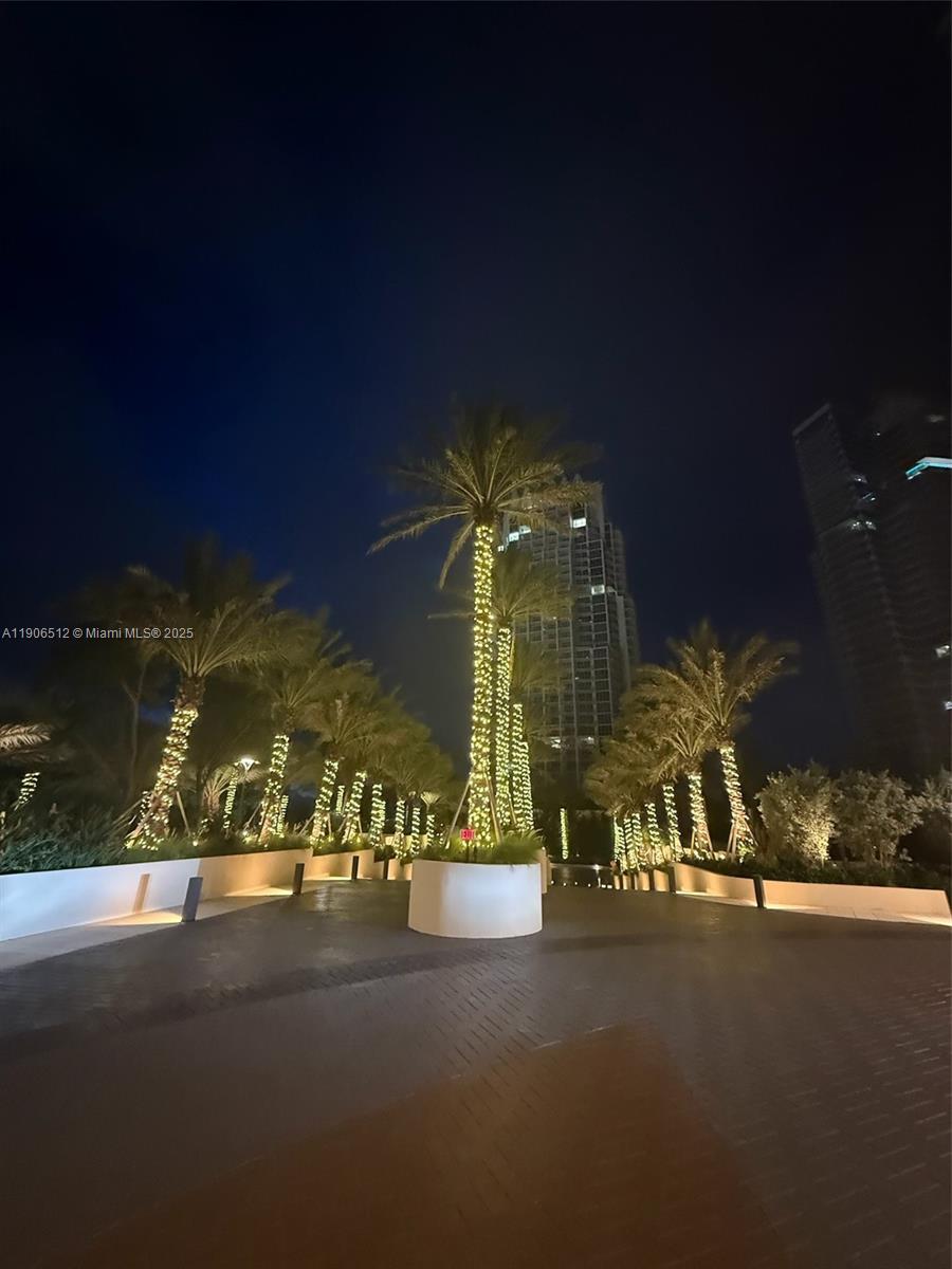 image South Pointe Towers52