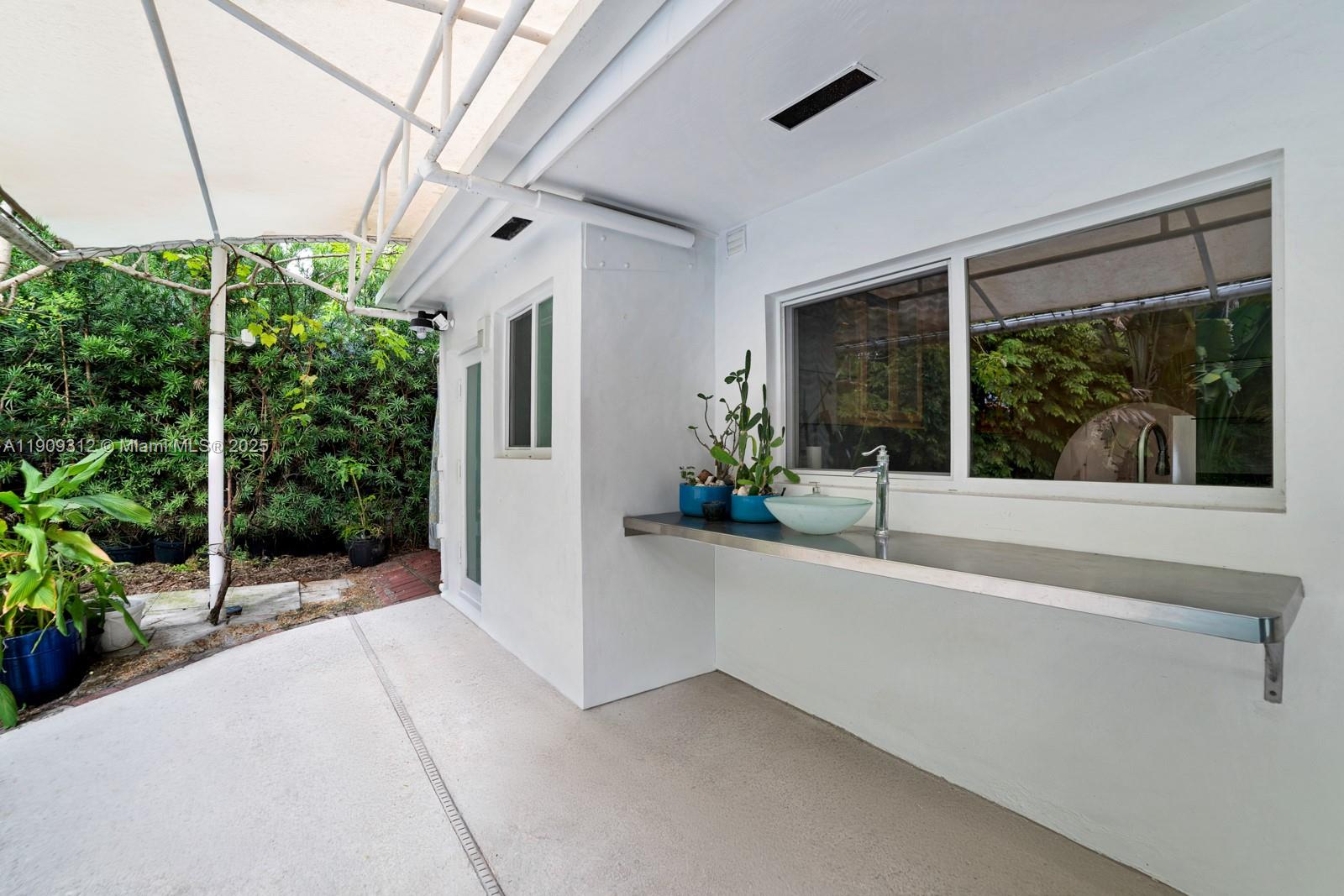 3470 N Meridian Ave Miami Beach, FL 33140