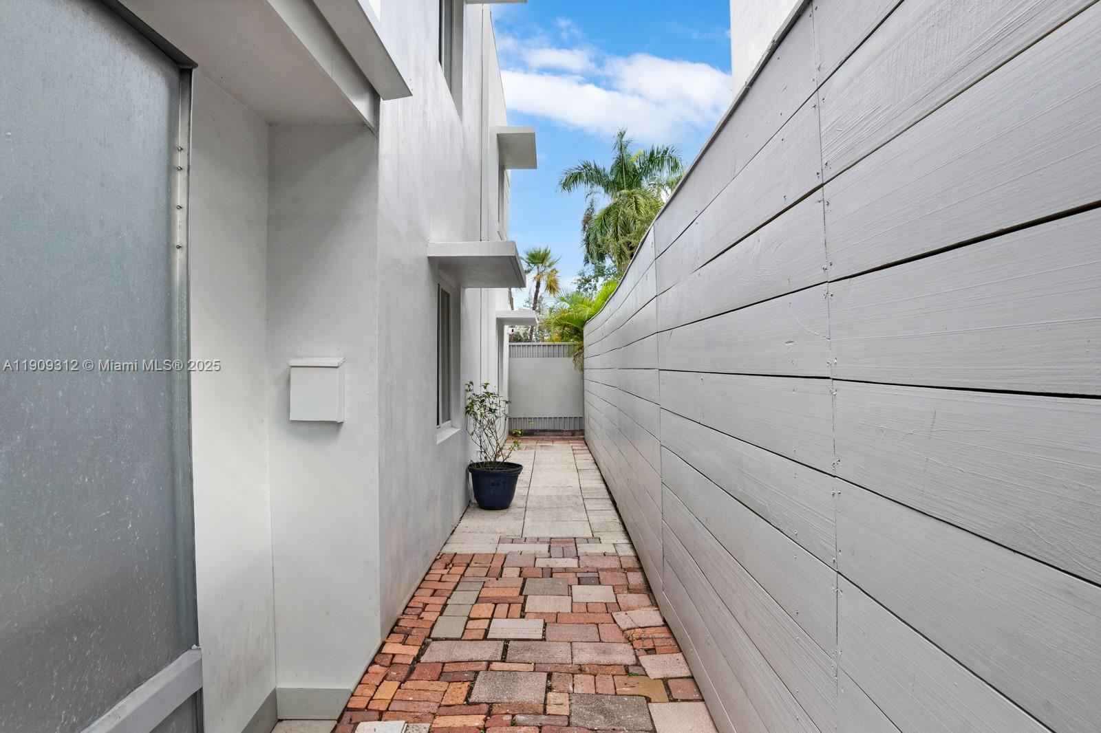 3470 N Meridian Ave Miami Beach, FL 33140