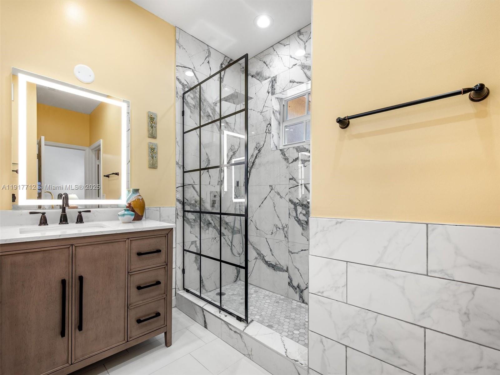 733 NW 170th Ter Pembroke Pines, FL 33028