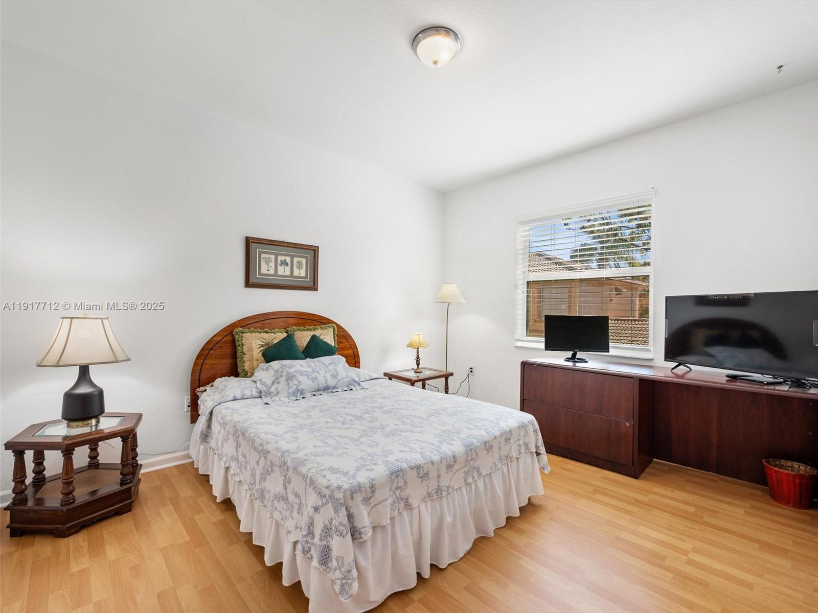 733 NW 170th Ter Pembroke Pines, FL 33028