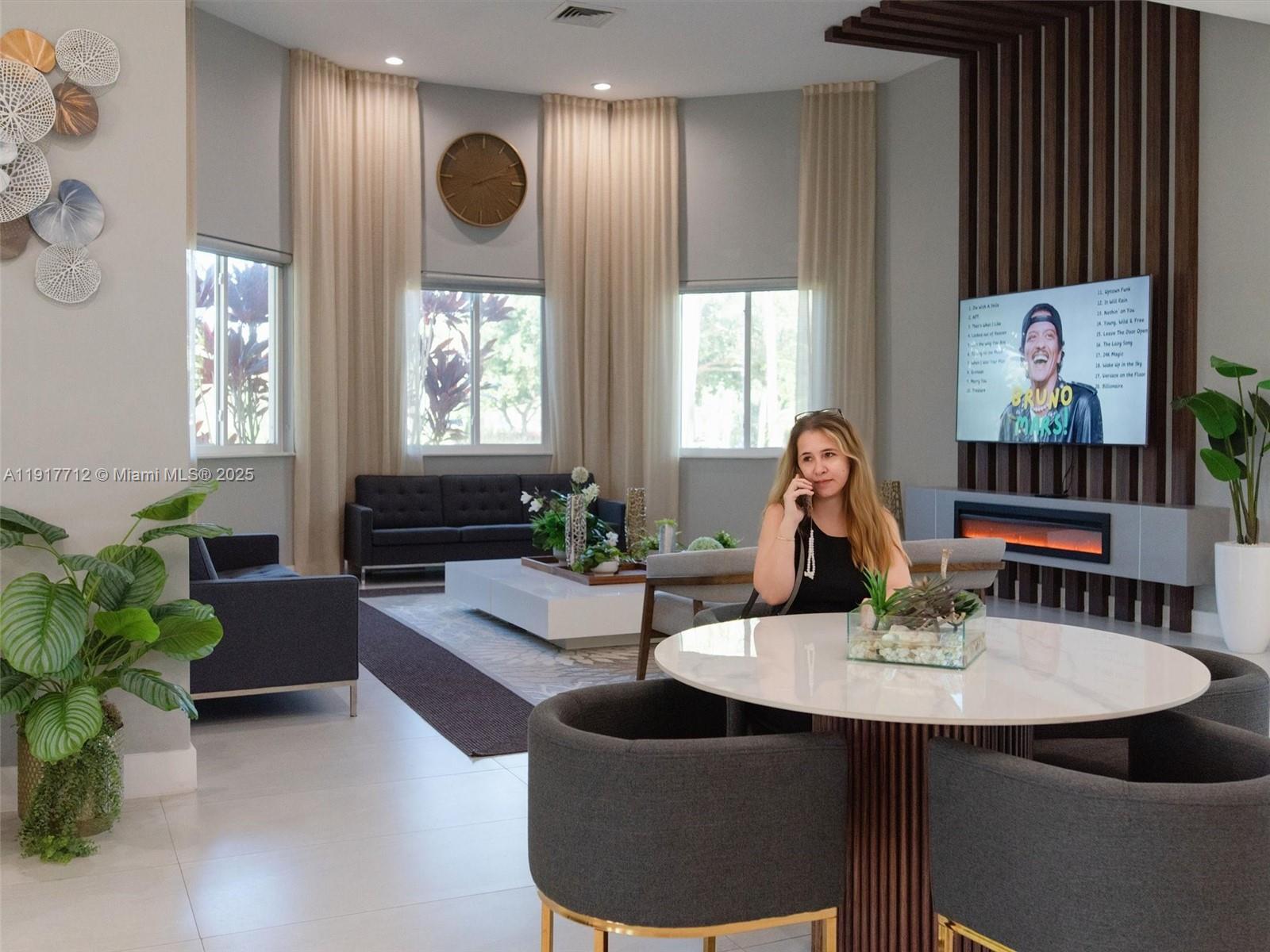 733 NW 170th Ter Pembroke Pines, FL 33028