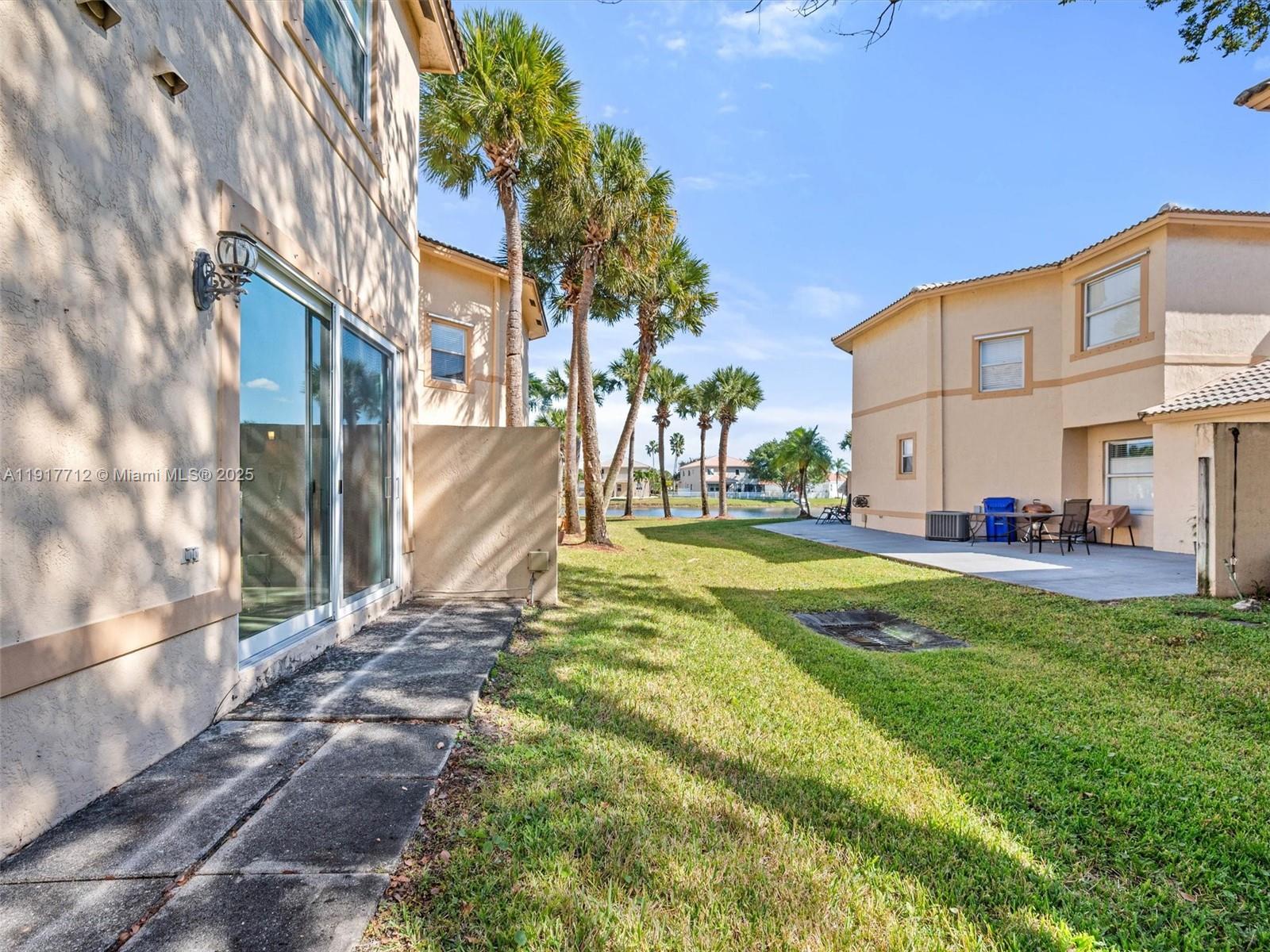 733 NW 170th Ter Pembroke Pines, FL 33028