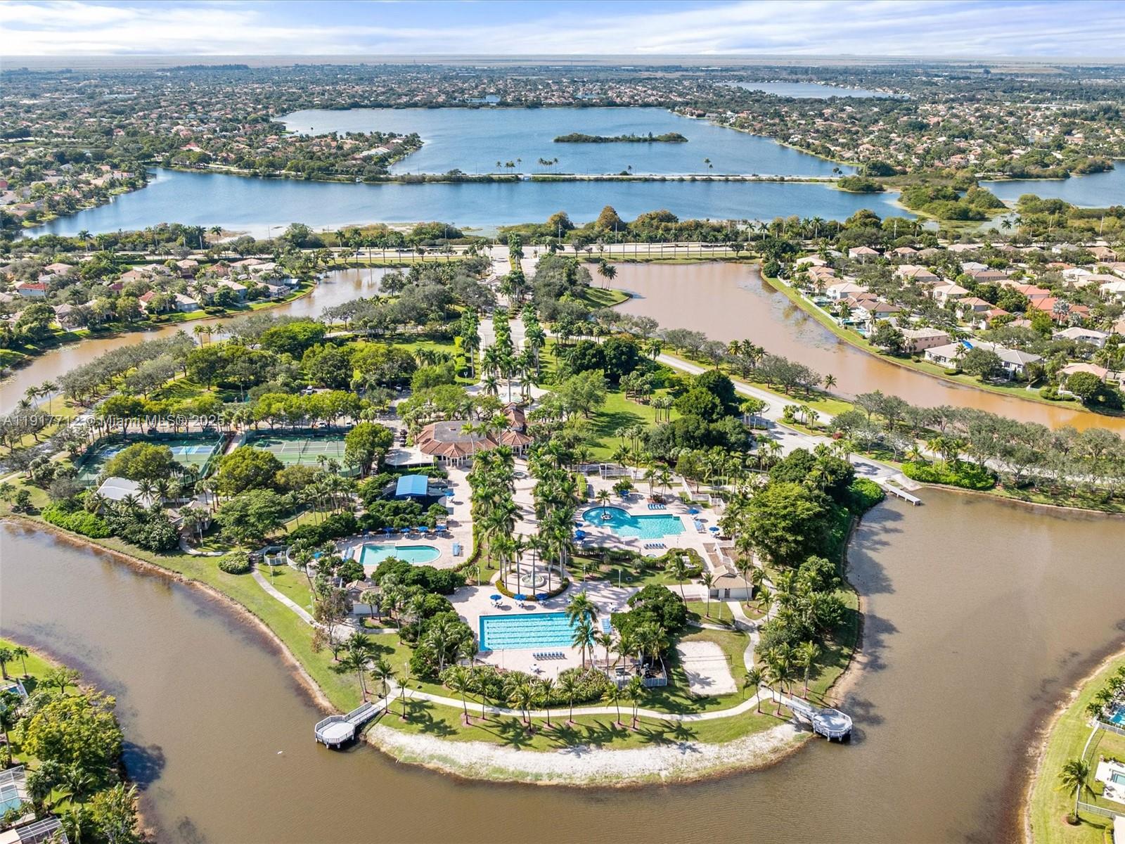 733 NW 170th Ter Pembroke Pines, FL 33028