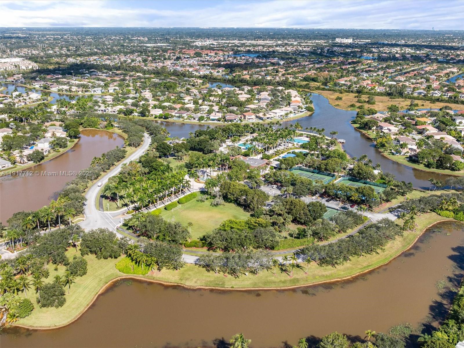 733 NW 170th Ter Pembroke Pines, FL 33028