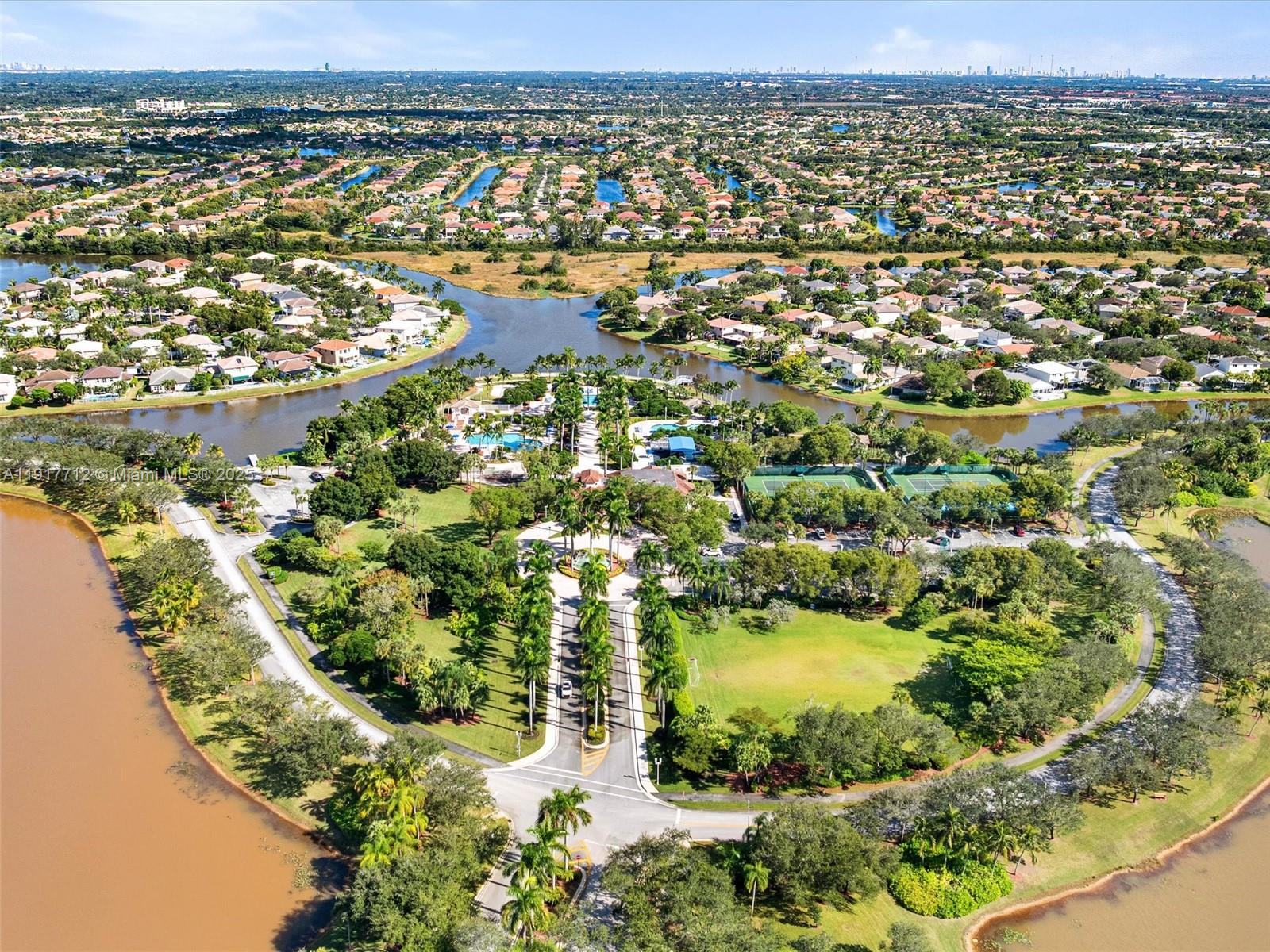 733 NW 170th Ter Pembroke Pines, FL 33028