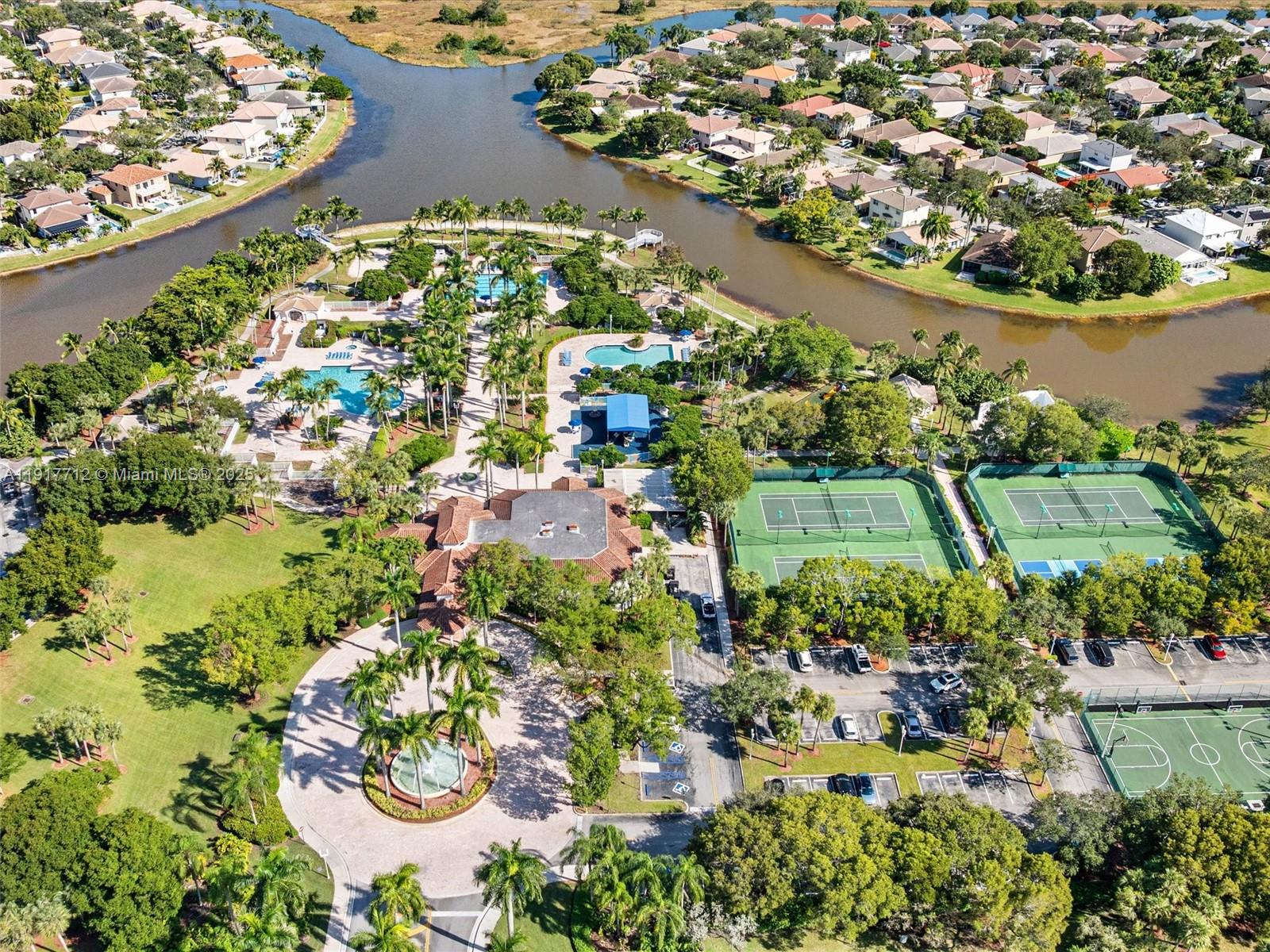 733 NW 170th Ter Pembroke Pines, FL 33028