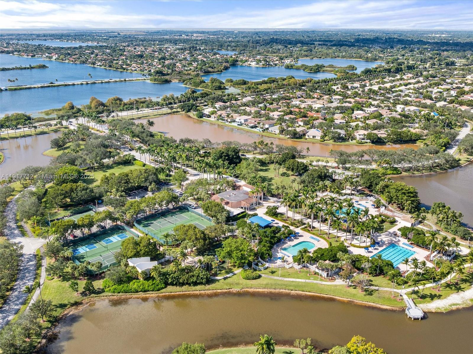 733 NW 170th Ter Pembroke Pines, FL 33028