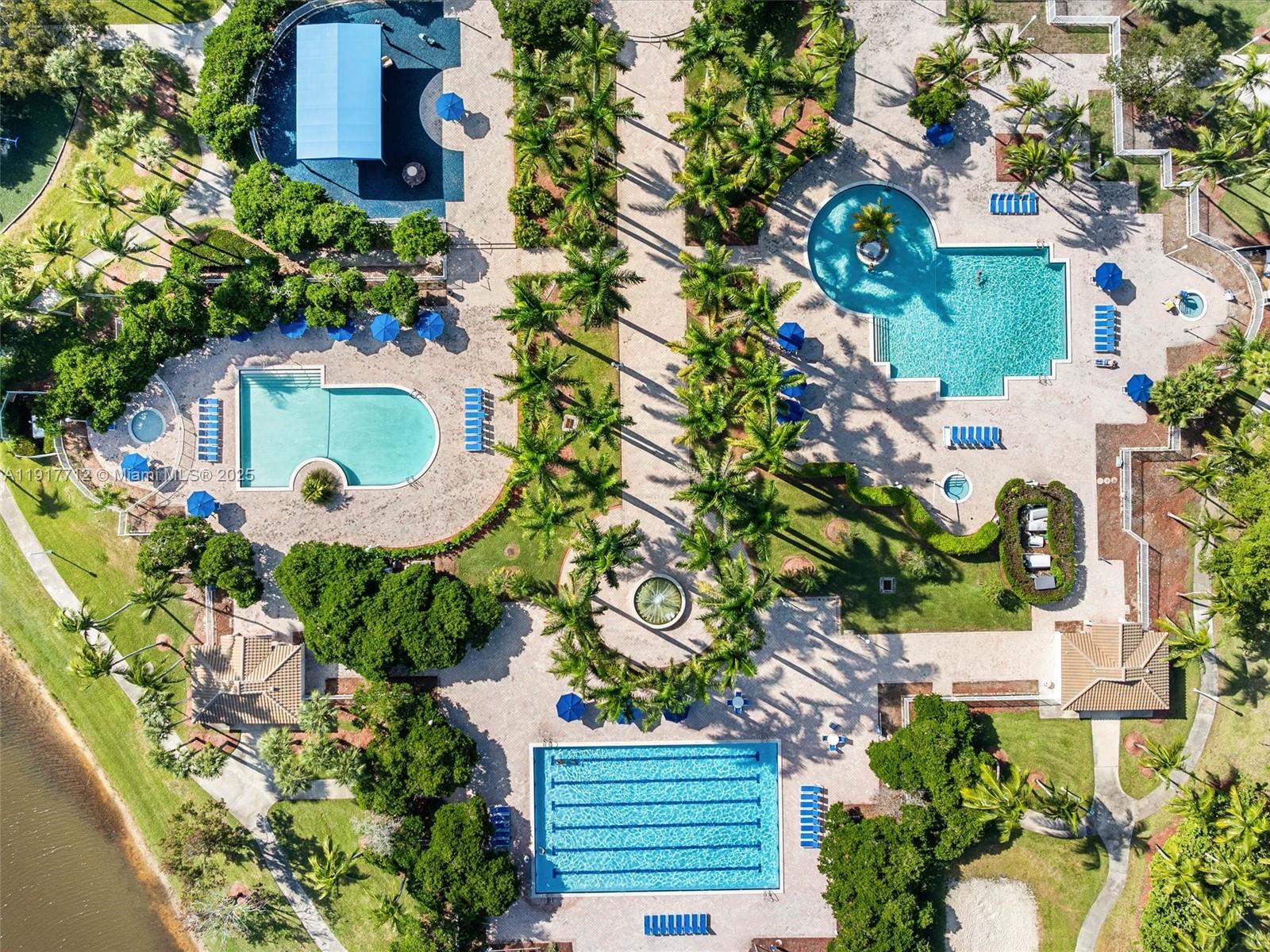 733 NW 170th Ter Pembroke Pines, FL 33028