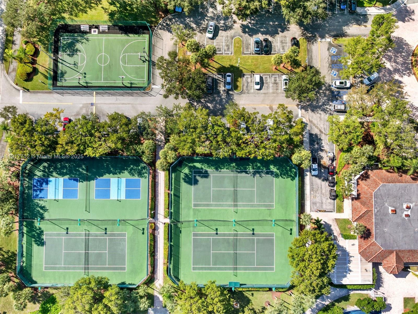 733 NW 170th Ter Pembroke Pines, FL 33028