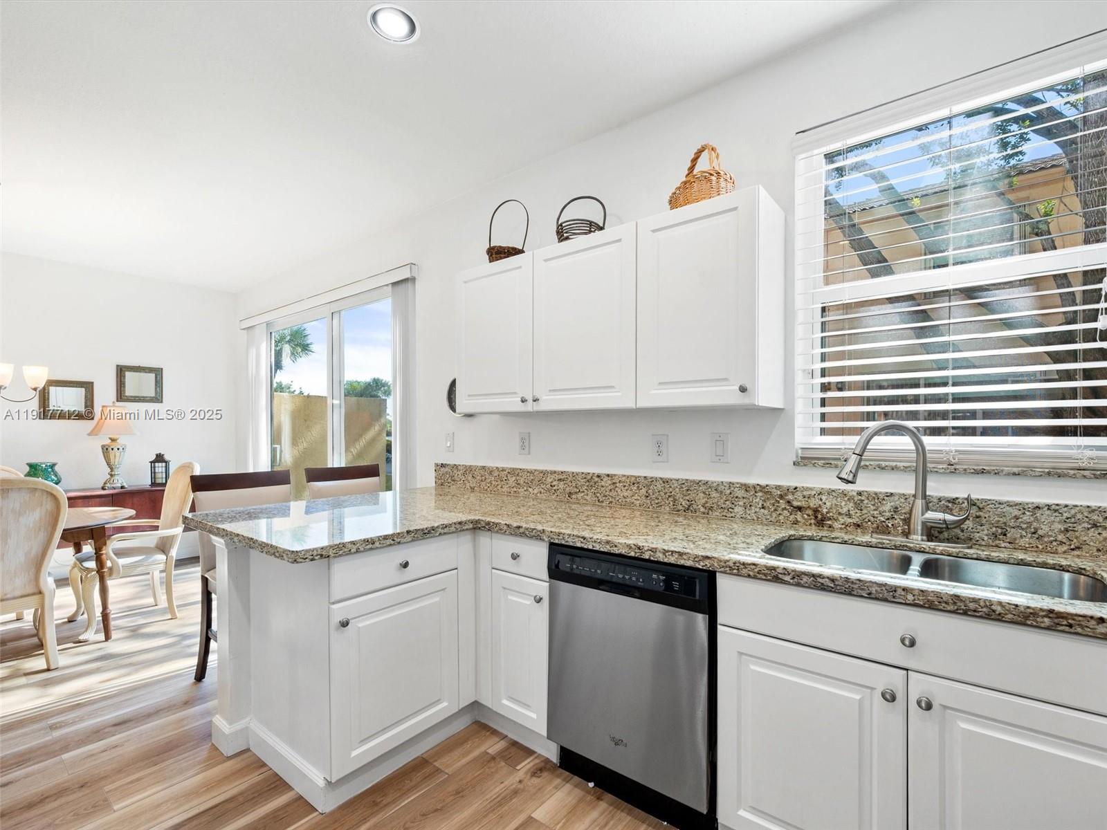 733 NW 170th Ter Pembroke Pines, FL 33028