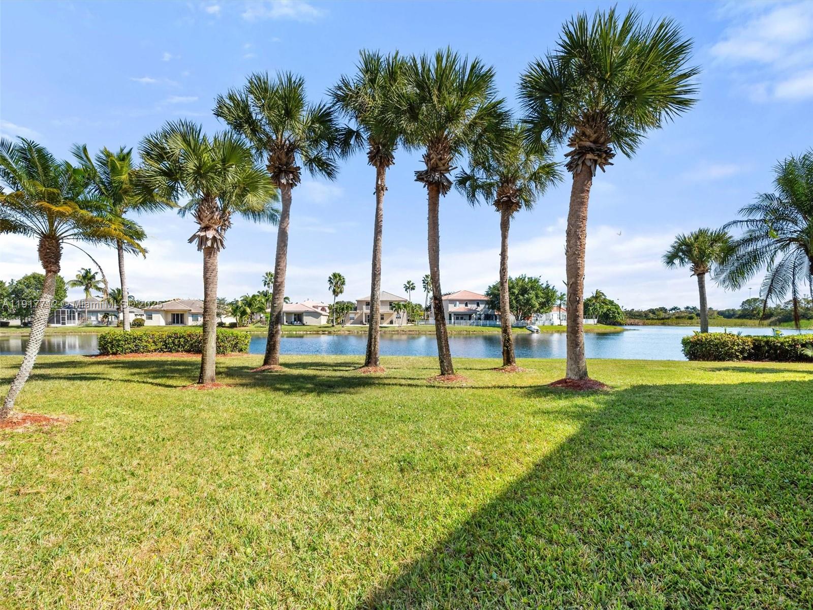 733 NW 170th Ter Pembroke Pines, FL 33028