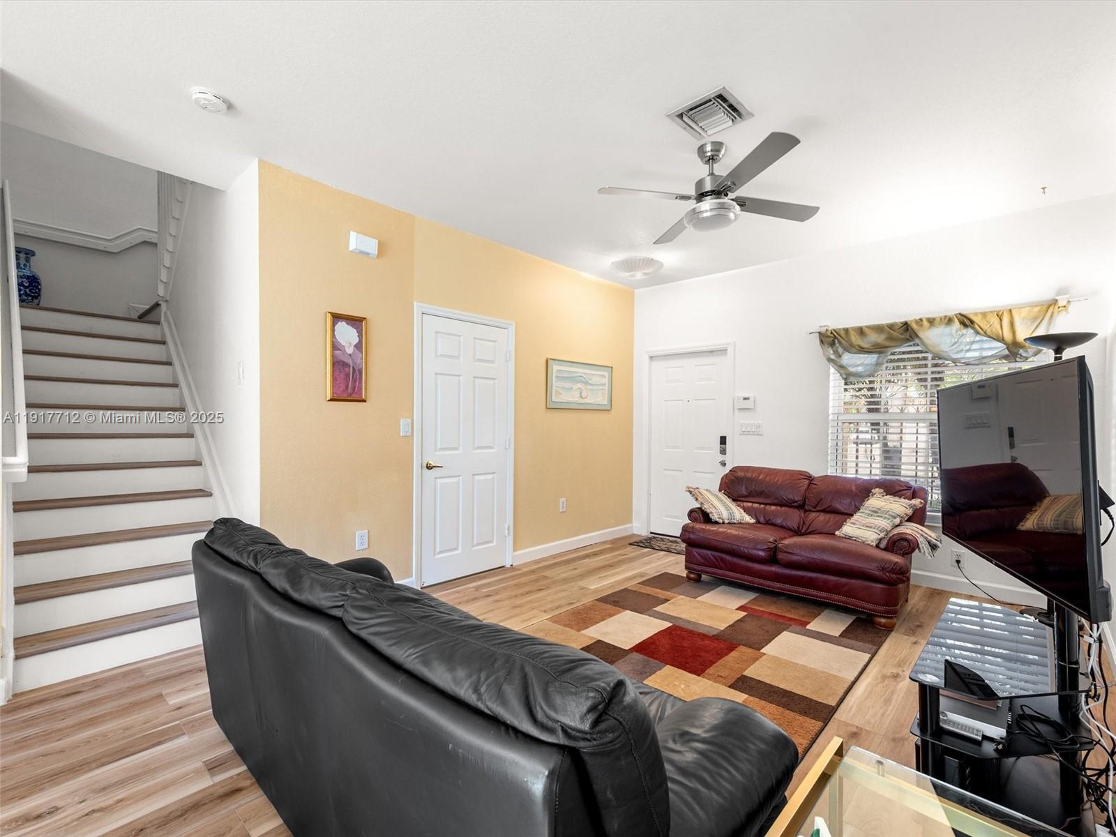 733 NW 170th Ter Pembroke Pines, FL 33028