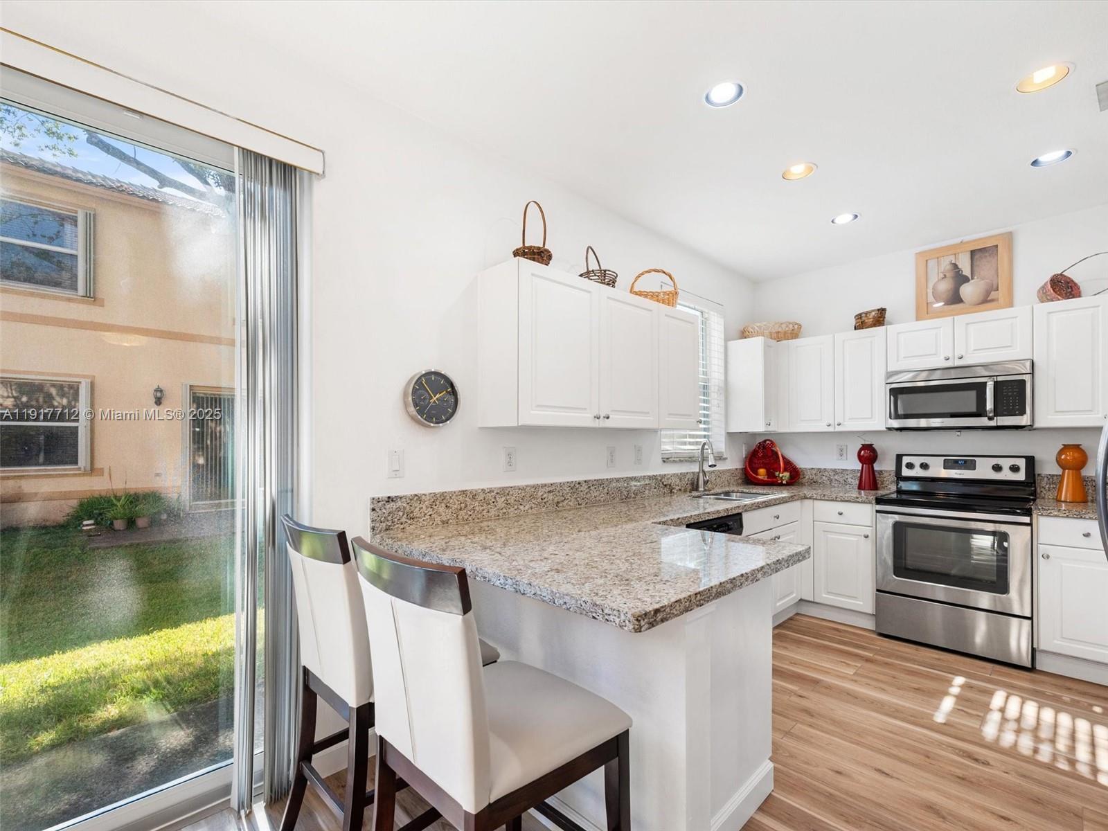 733 NW 170th Ter Pembroke Pines, FL 33028