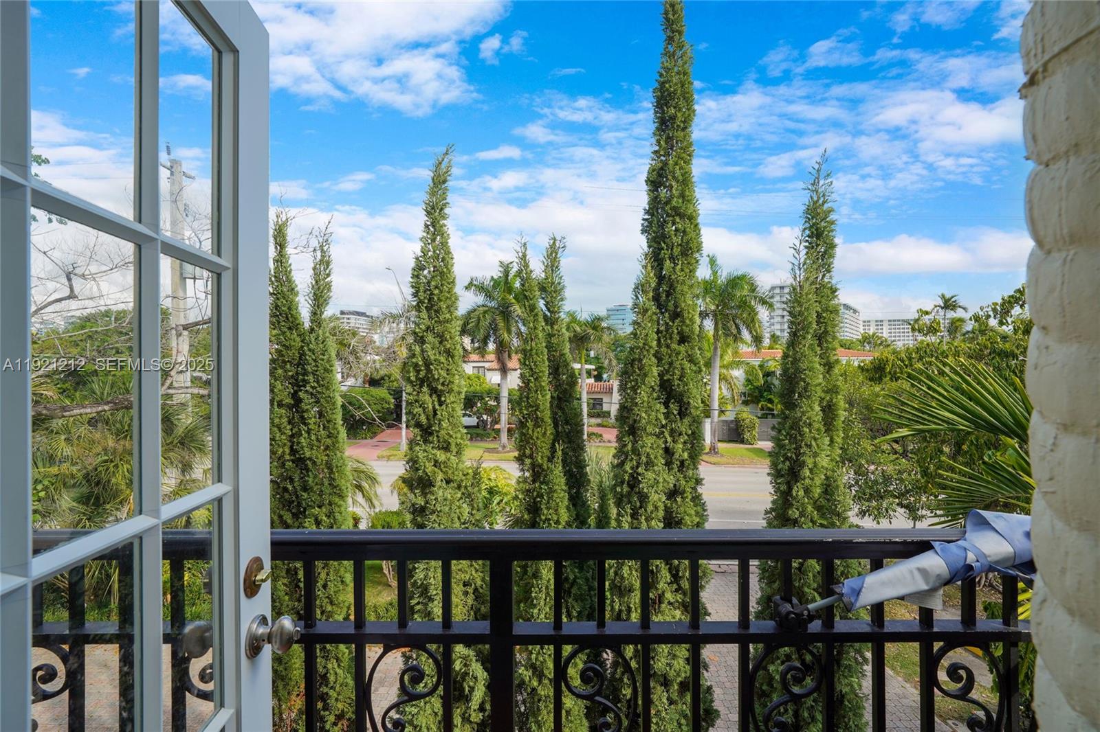 2870 Pine Tree Dr #3 Miami Beach, FL 33140