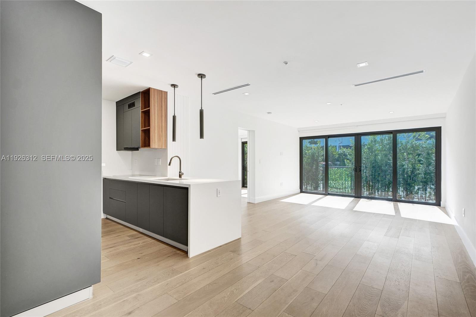 200 Sunrise Dr #200A Key Biscayne, FL 33149