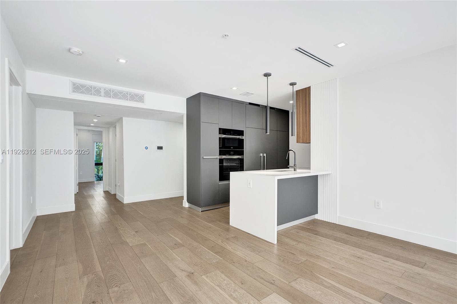 200 Sunrise Dr #200A Key Biscayne, FL 33149