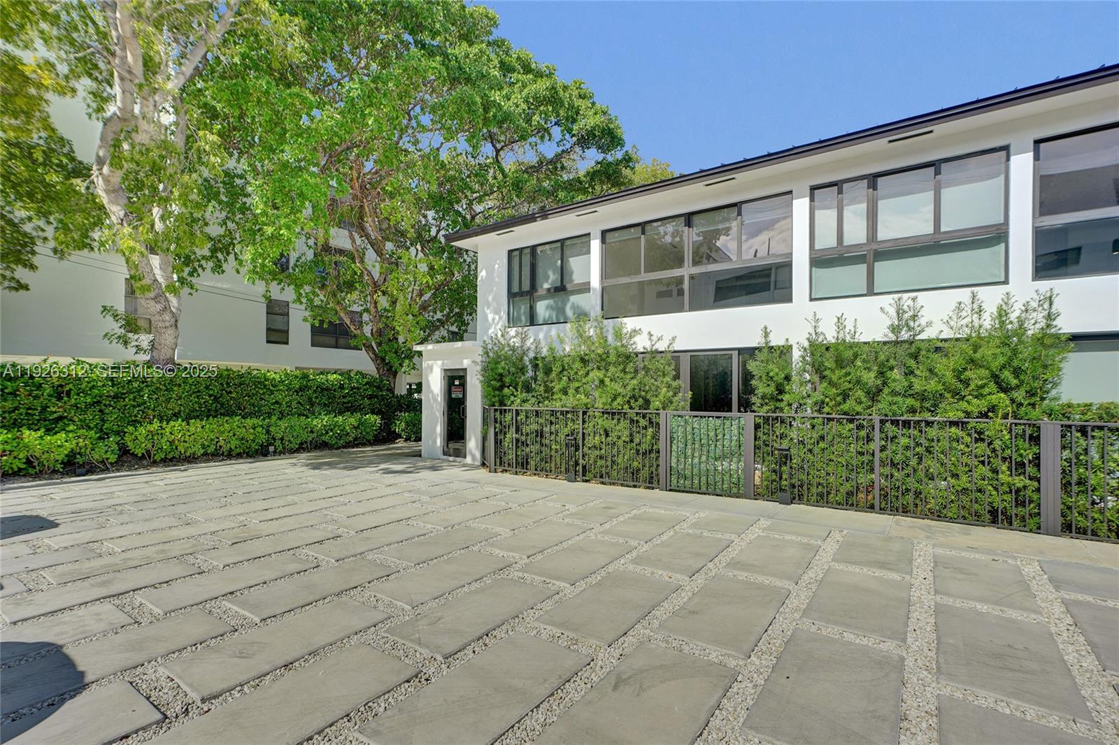 200 Sunrise Dr #200A Key Biscayne, FL 33149