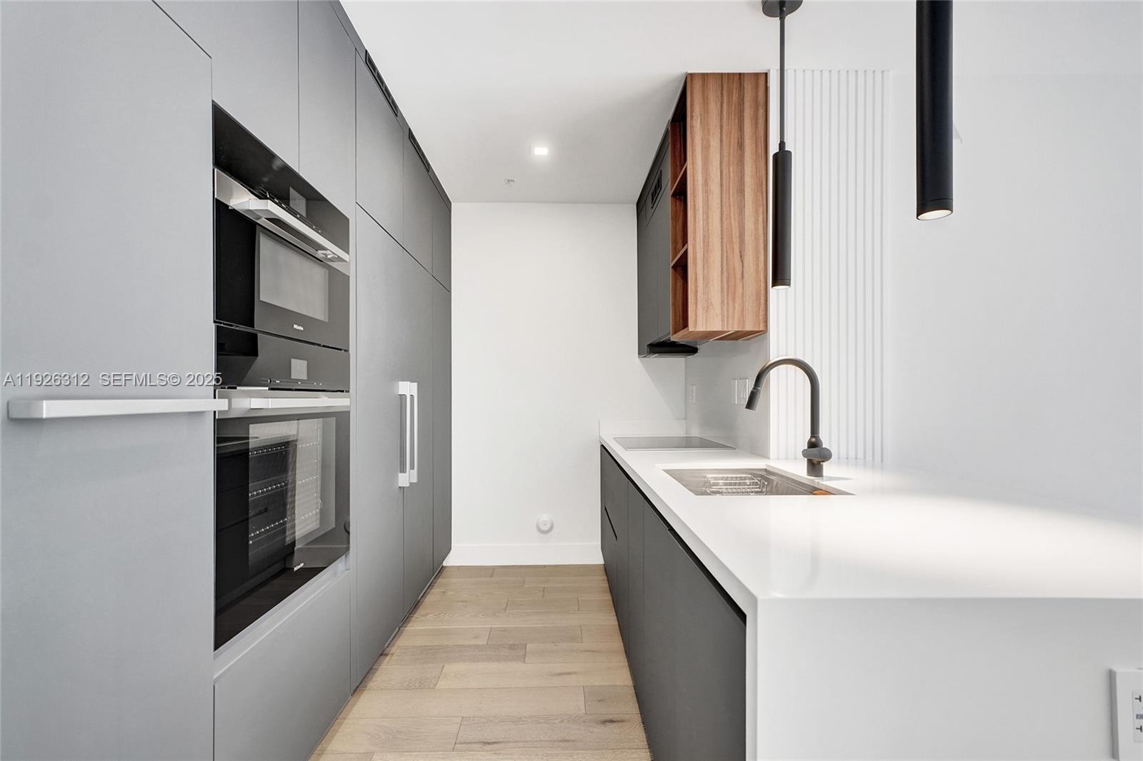 200 Sunrise Dr #200A Key Biscayne, FL 33149