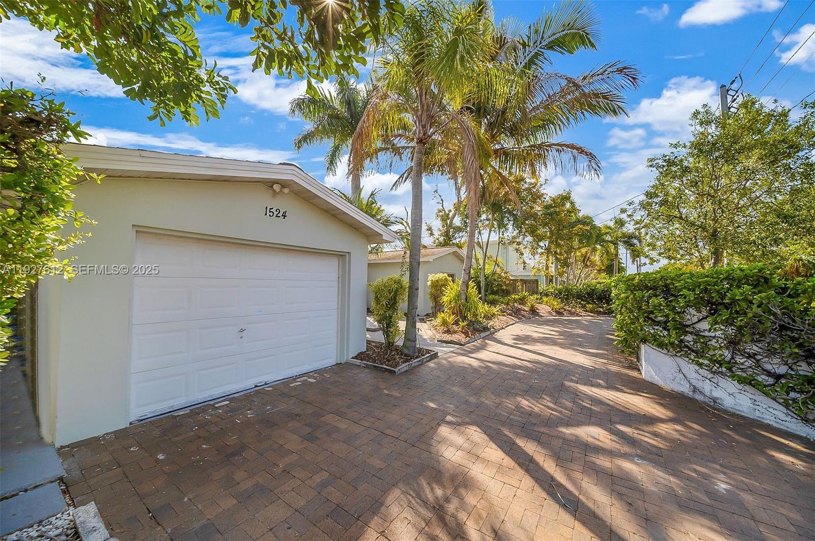 1524 NE 18th Ave Fort Lauderdale, FL 33304