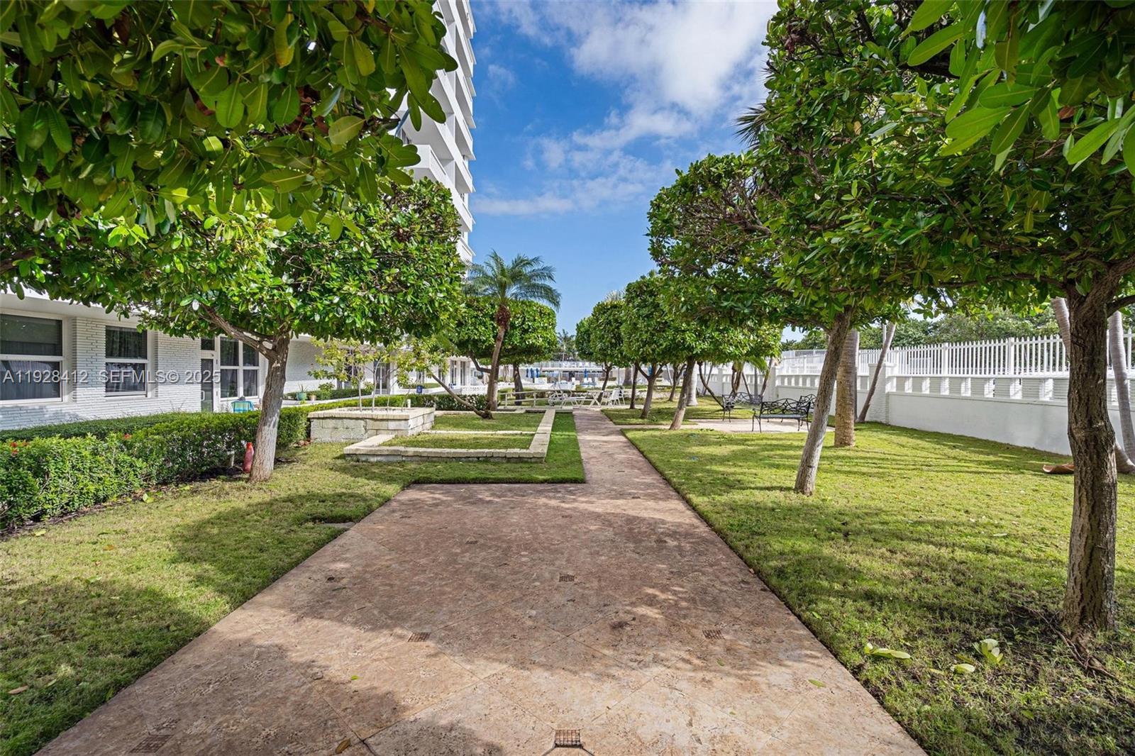 4747 Collins Ave #207 Miami Beach, FL 33140
