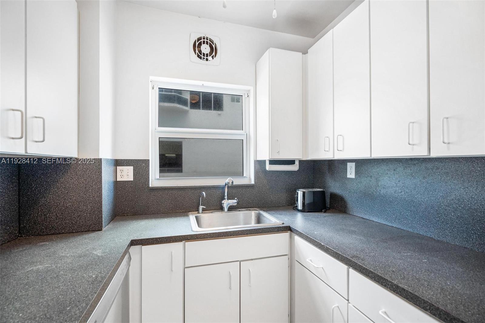 4747 Collins Ave #207 Miami Beach, FL 33140