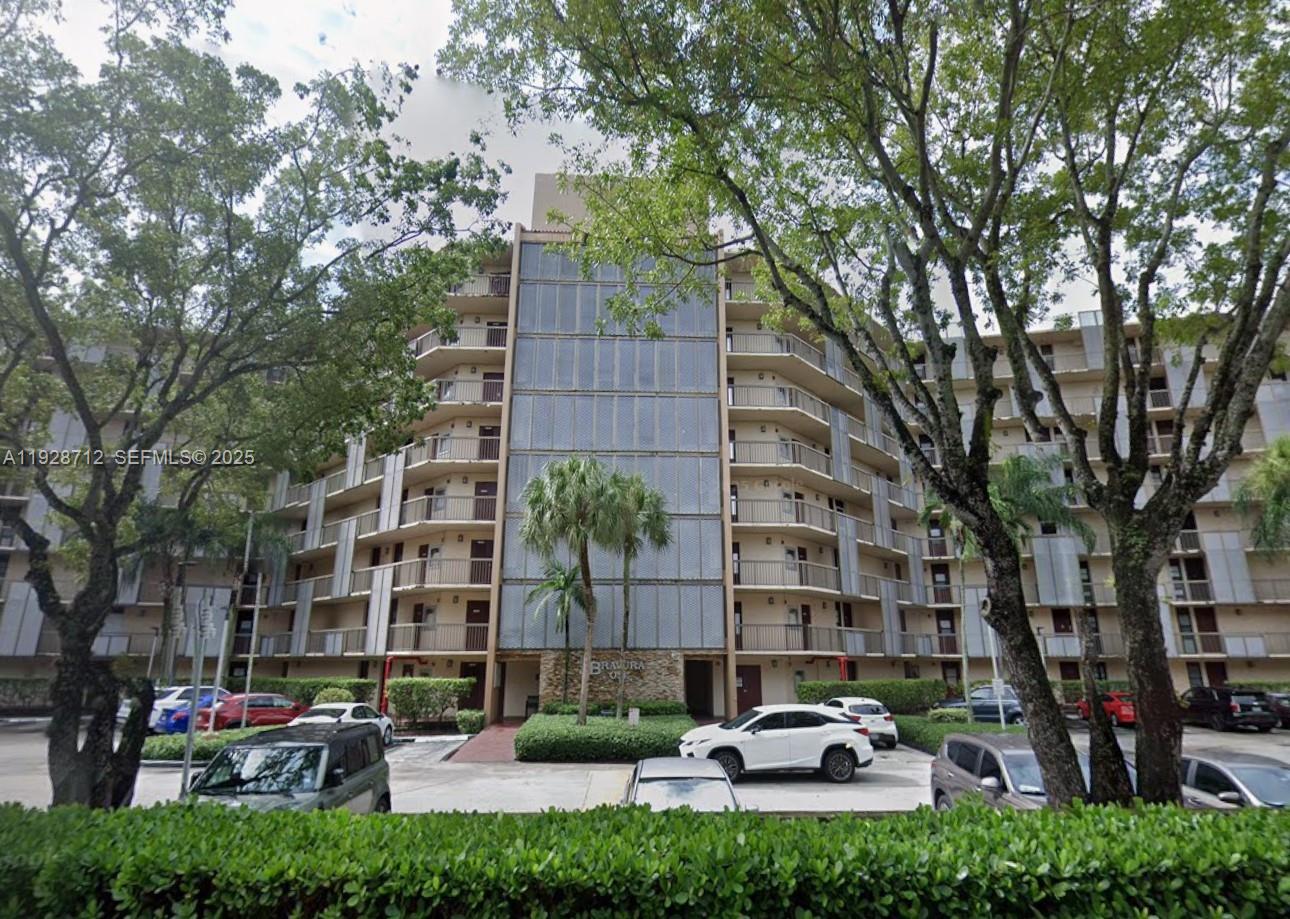 3301 N Country Clb Dr #803