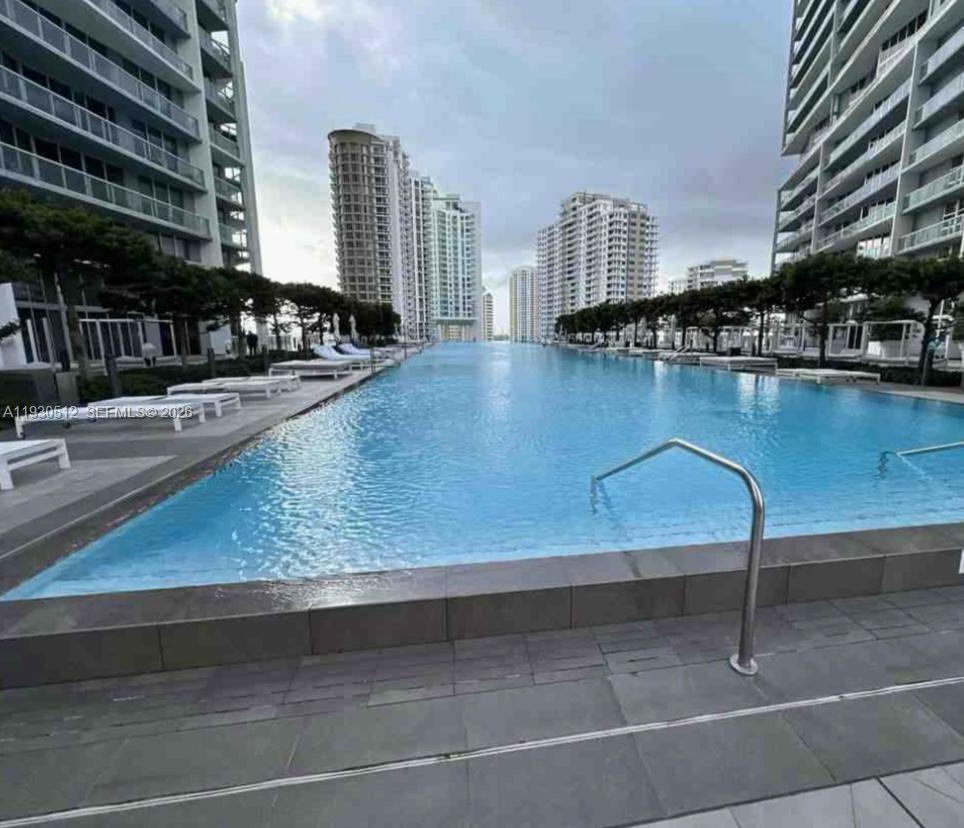image Icon Brickell I16