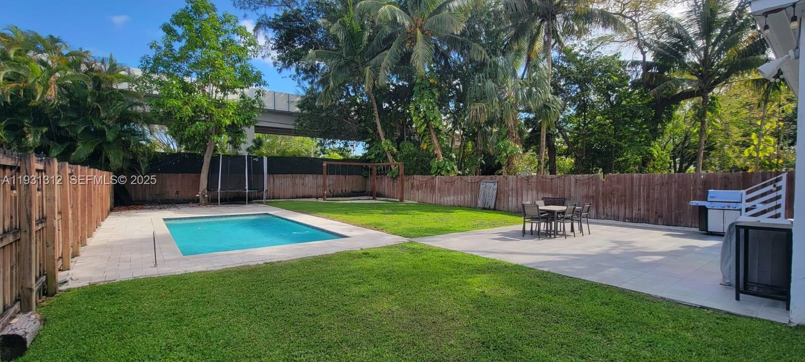 3689 SW 1st Ave Miami, FL 33145