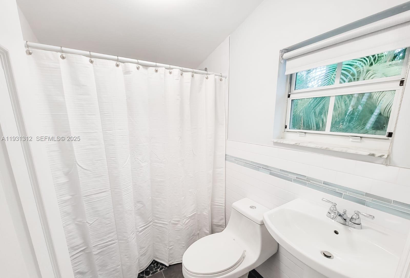 3689 SW 1st Ave Miami, FL 33145