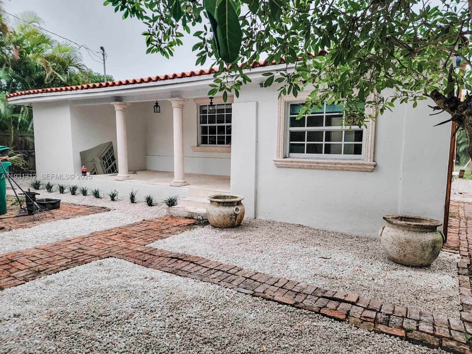 3689 SW 1st Ave Miami, FL 33145