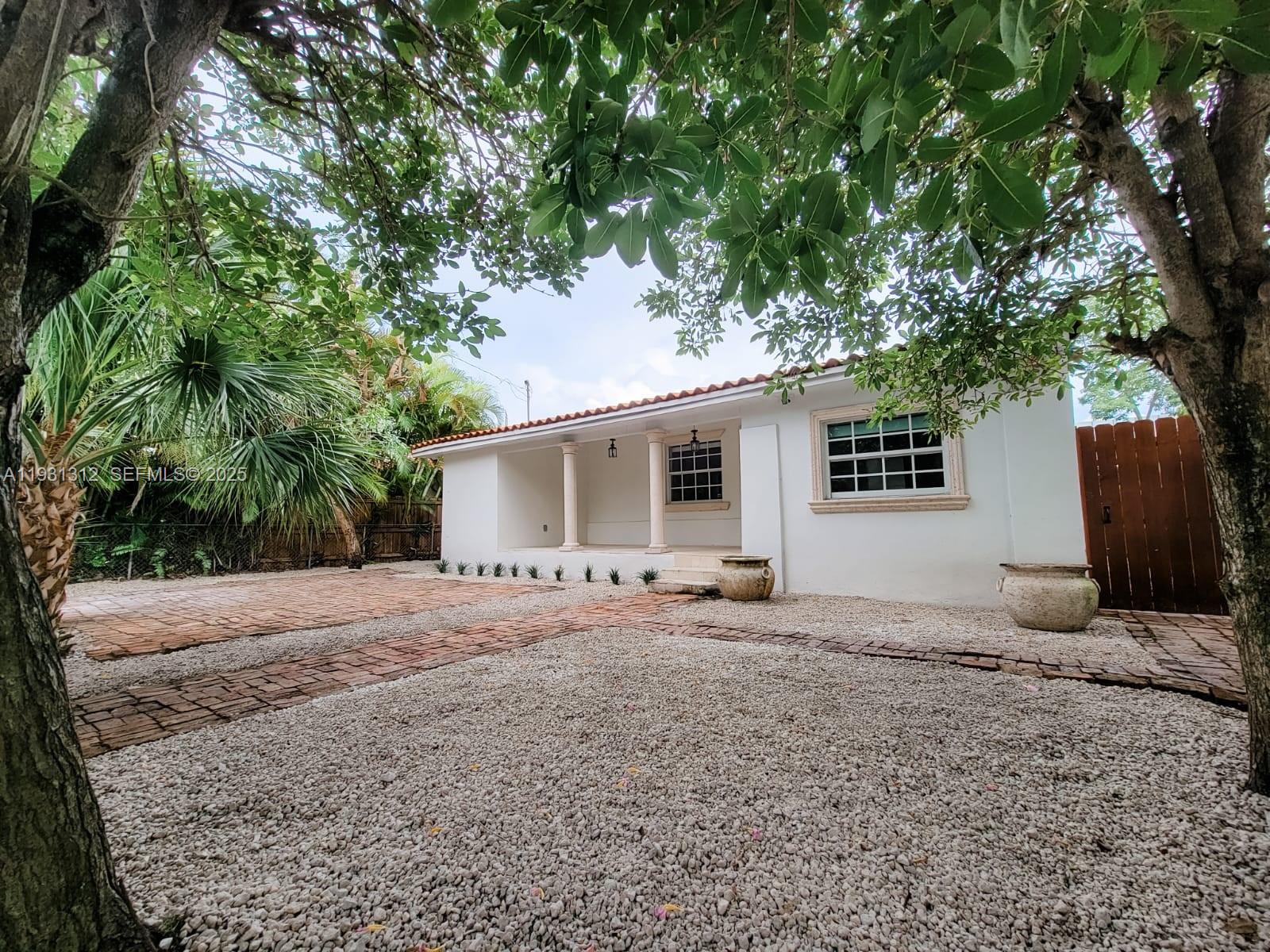 3689 SW 1st Ave Miami, FL 33145