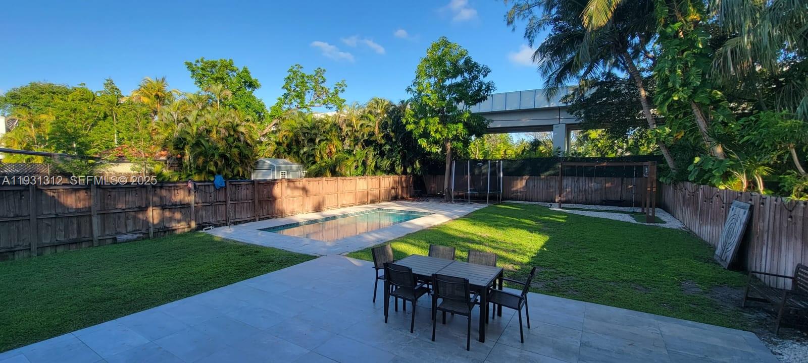 3689 SW 1st Ave Miami, FL 33145