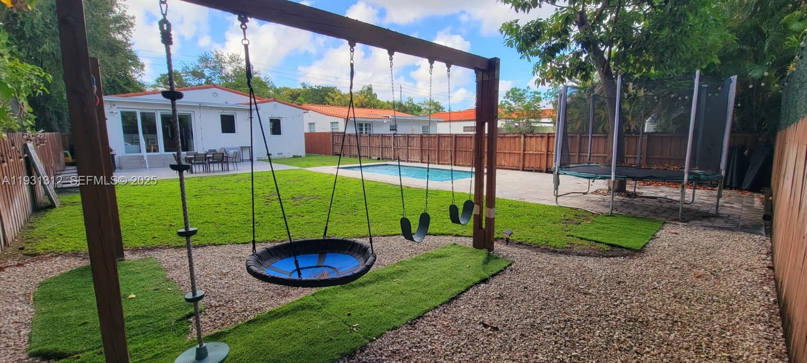 3689 SW 1st Ave Miami, FL 33145