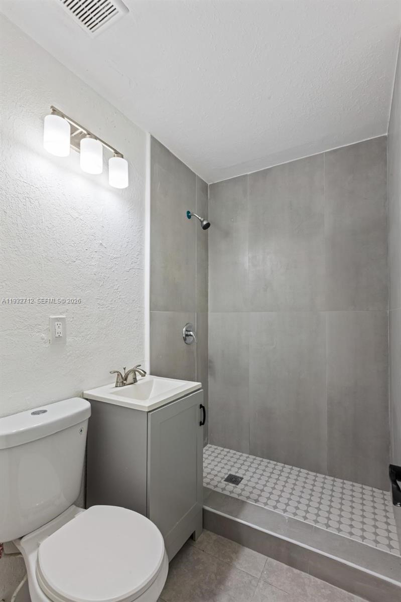 724 Burlington St Opa Locka, FL 33054