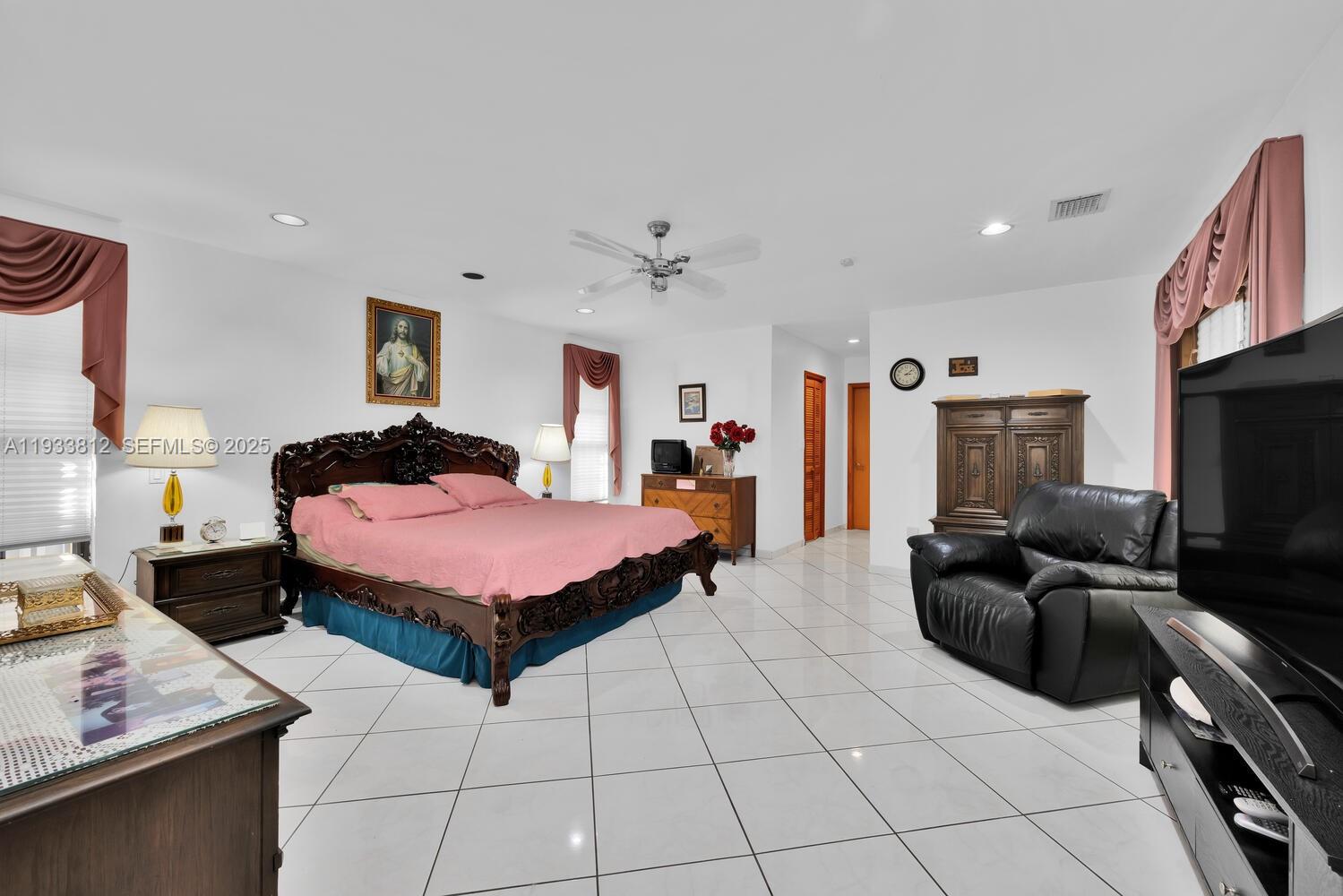 165 W 50th St Hialeah, FL 33012