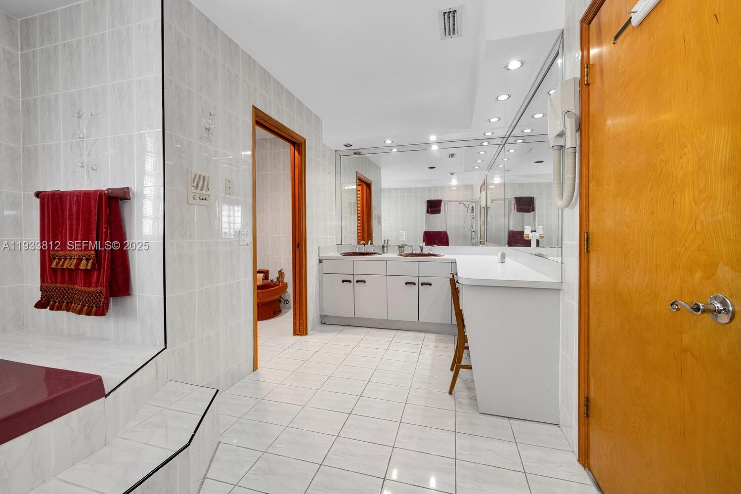 165 W 50th St Hialeah, FL 33012