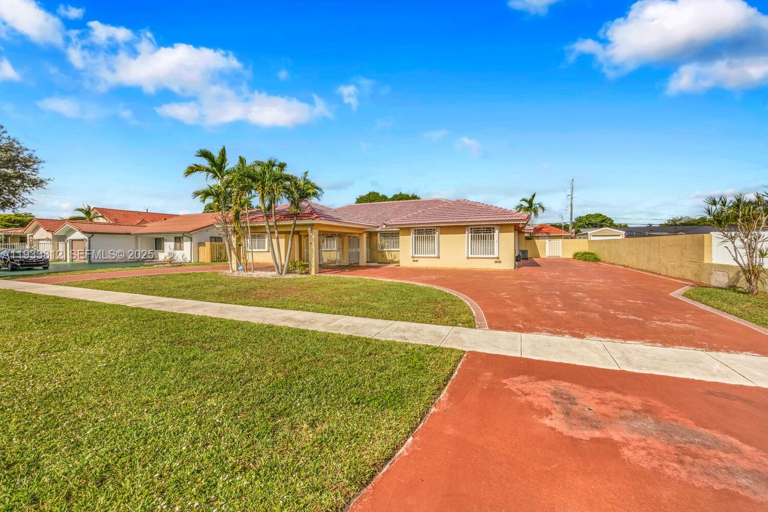 165 W 50th St Hialeah, FL 33012