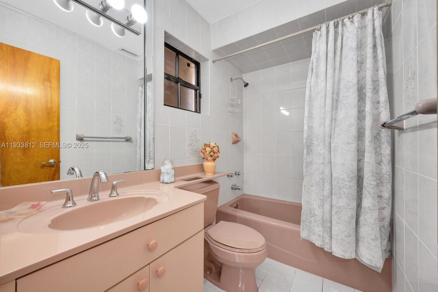 165 W 50th St Hialeah, FL 33012