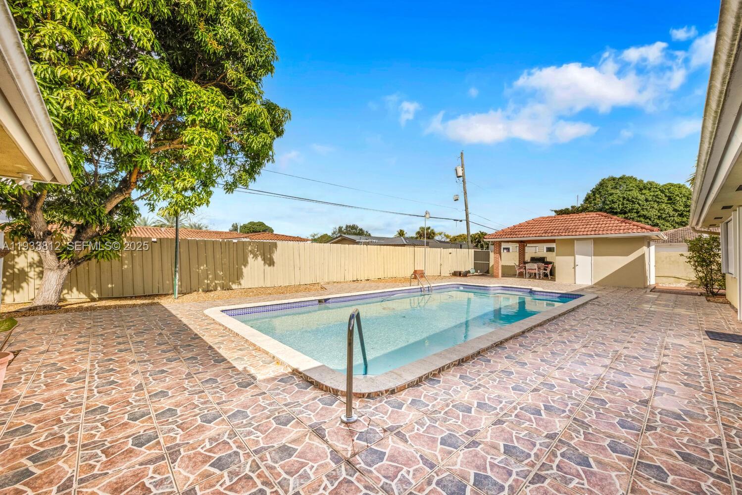 165 W 50th St Hialeah, FL 33012