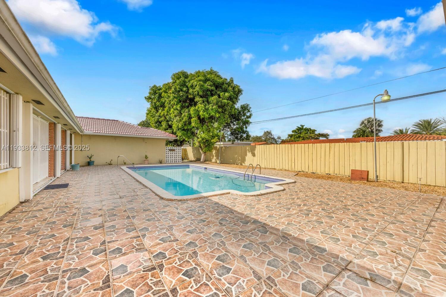 165 W 50th St Hialeah, FL 33012