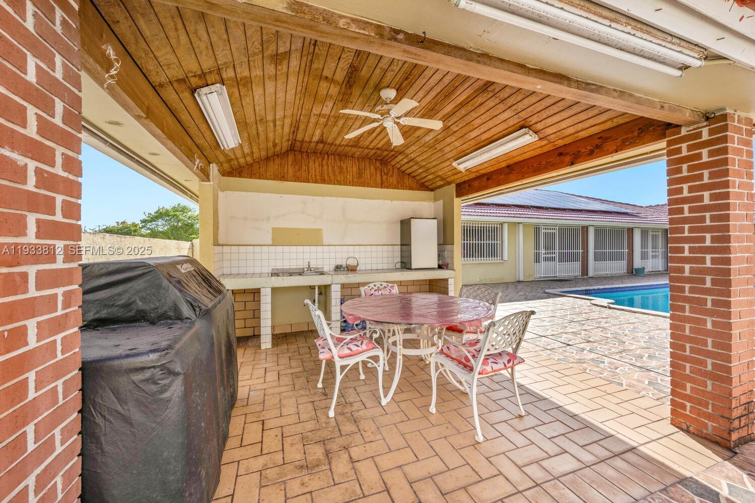 165 W 50th St Hialeah, FL 33012