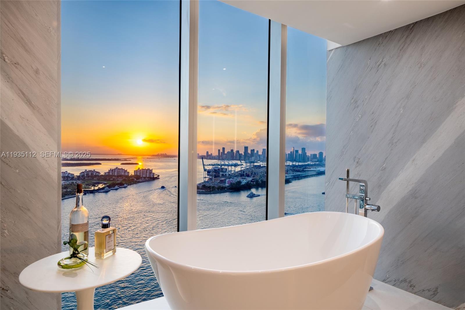 1000 S Pointe Dr #3501 Miami Beach, FL 33139