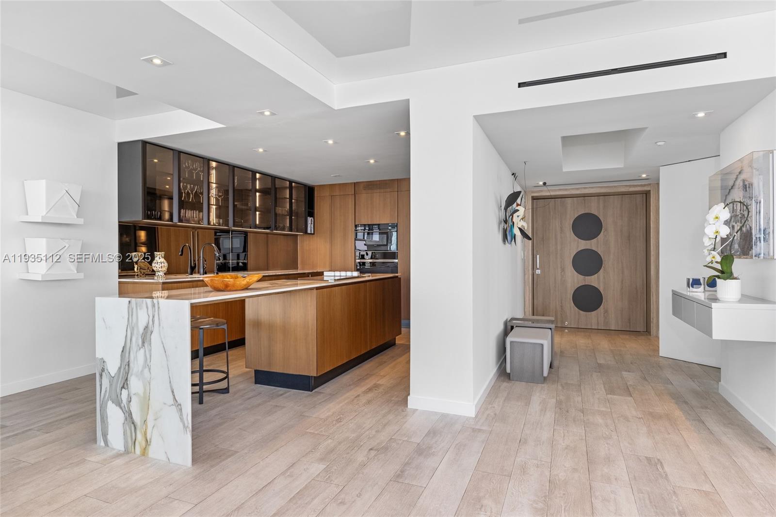 1000 S Pointe Dr #3501 Miami Beach, FL 33139