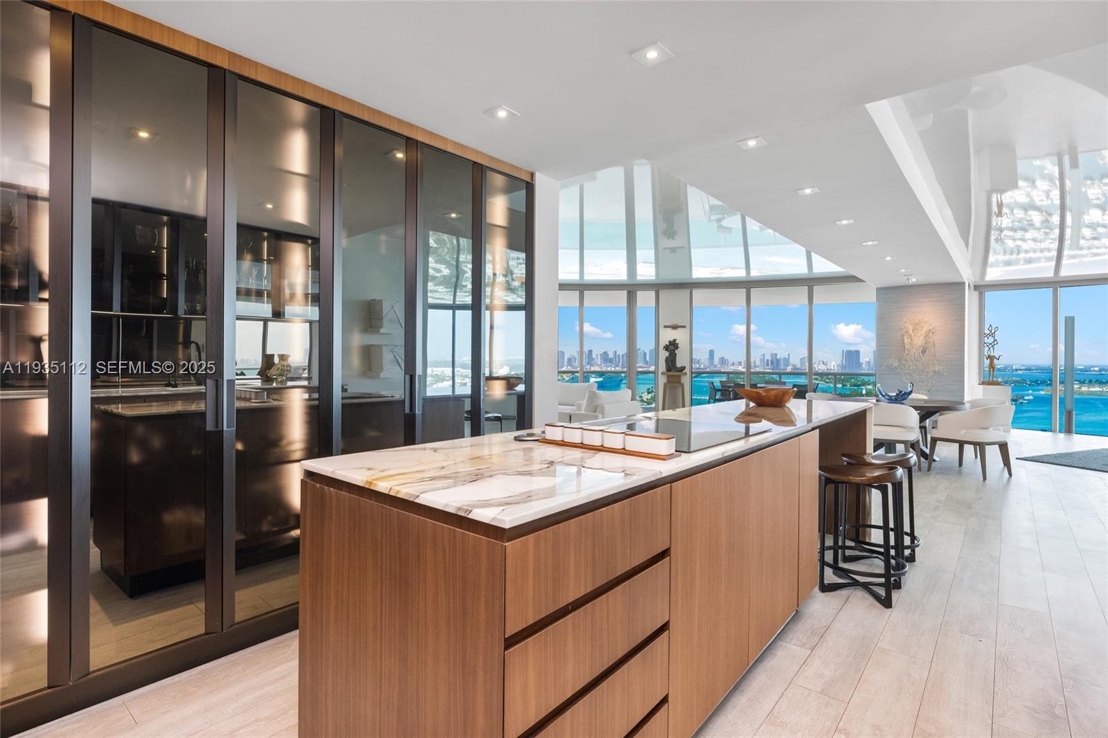 1000 S Pointe Dr #3501 Miami Beach, FL 33139